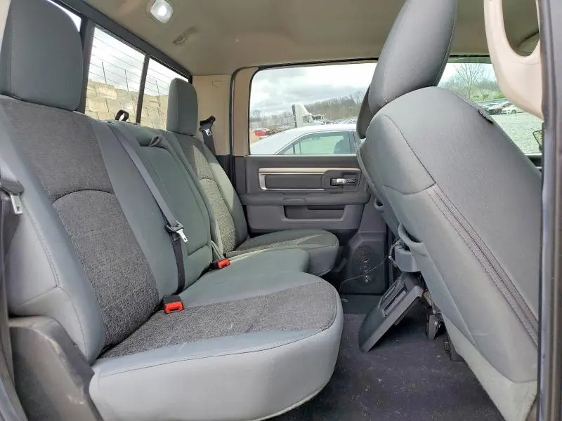 2016 RAM 1500 SLT  