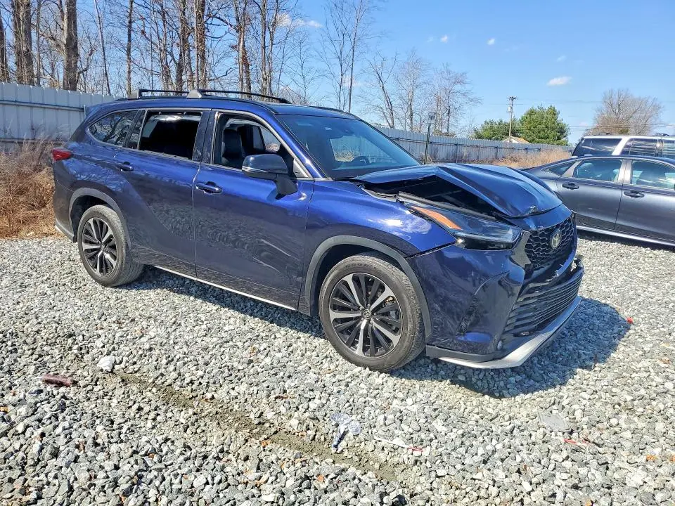 2021 TOYOTA HIGHLANDER XSE  