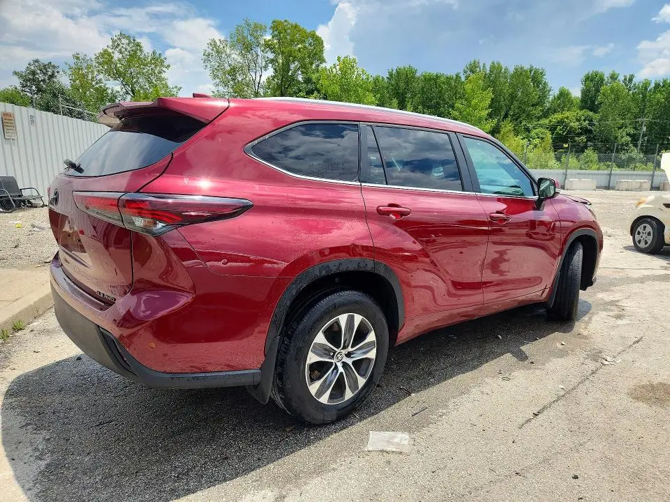 2025 TOYOTA HIGHLANDER XLE  