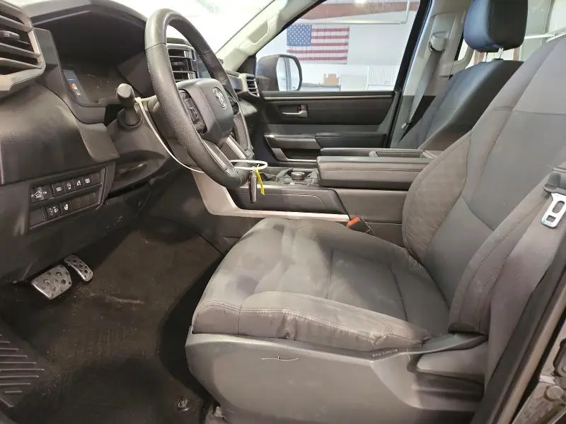 2022 TOYOTA TUNDRA SR5  