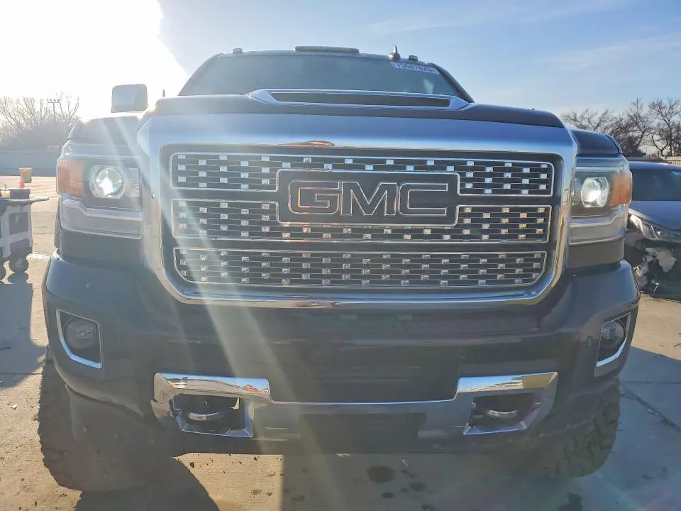 2018 GMC SIERRA K2500 DENALI  