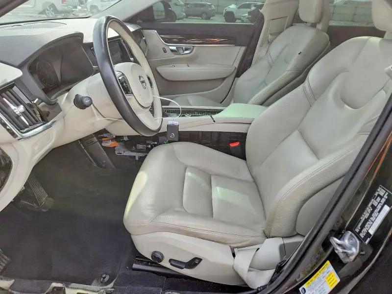 2018 VOLVO S90 T5 MOMENTUM  