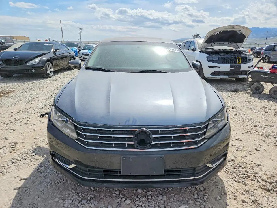 2017 VOLKSWAGEN PASSAT SE  