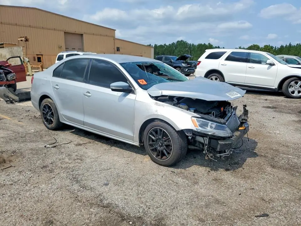 2012 VOLKSWAGEN JETTA SE  