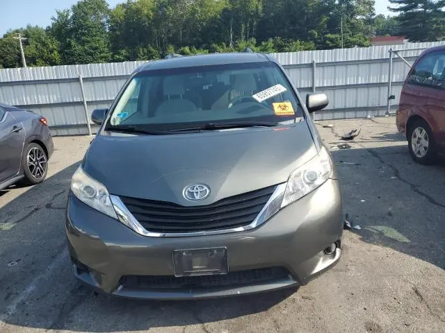 2014 TOYOTA SIENNA LE  