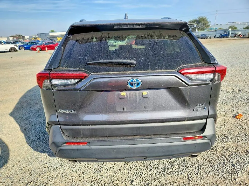 2022 TOYOTA RAV4 XLE PREMIUM  