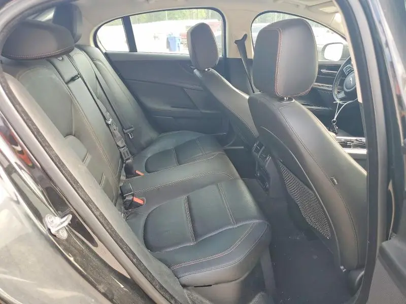 2017 JAGUAR XE PRESTIGE  