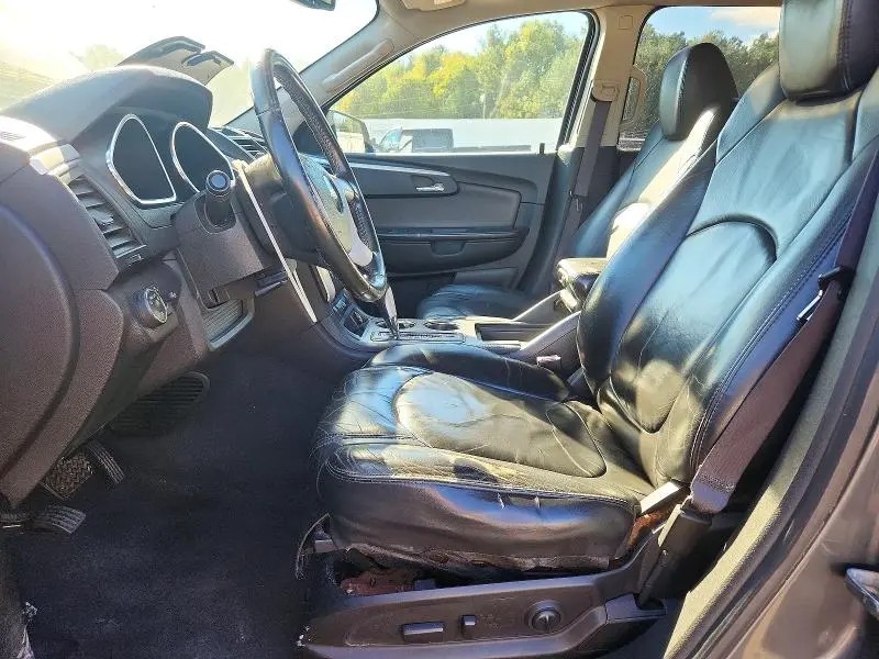 2010 CHEVROLET TRAVERSE LT  