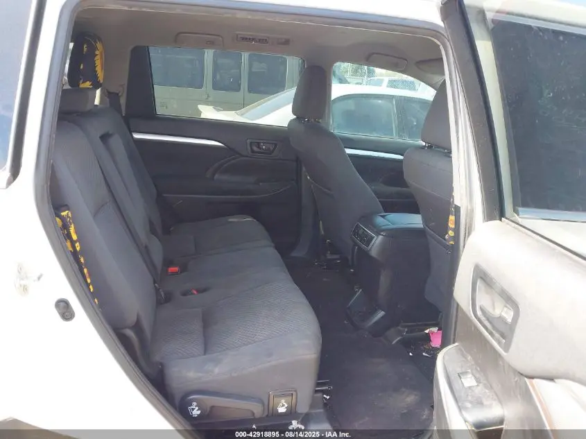 2019 TOYOTA HIGHLANDER LE