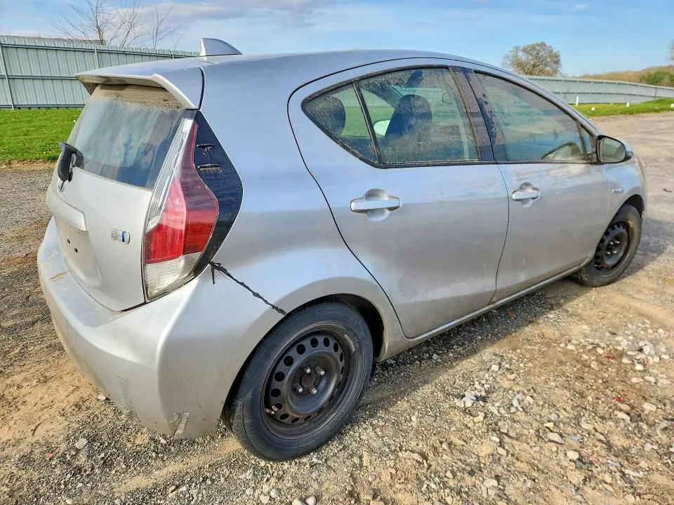 2016 TOYOTA PRIUS C TWO  