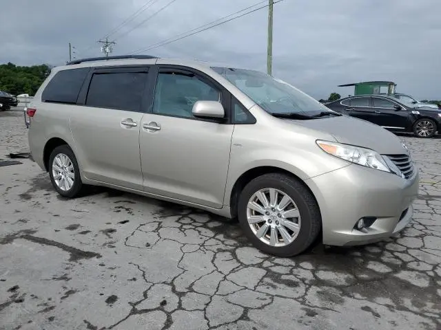 2017 TOYOTA SIENNA XLE  