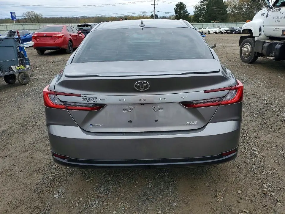 2025 TOYOTA CAMRY XLE  