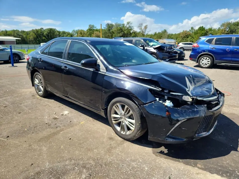 2015 TOYOTA CAMRY SE  