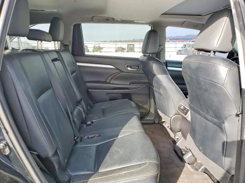 2015 TOYOTA HIGHLANDER XLE  