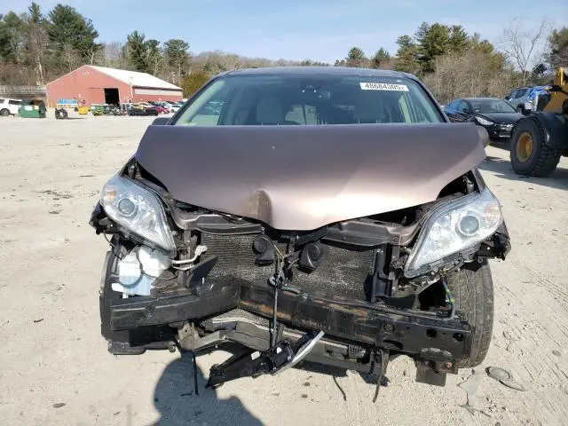 2018 TOYOTA SIENNA LE