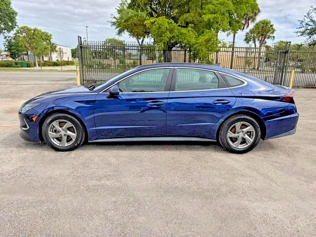 2021 HYUNDAI SONATA SE  