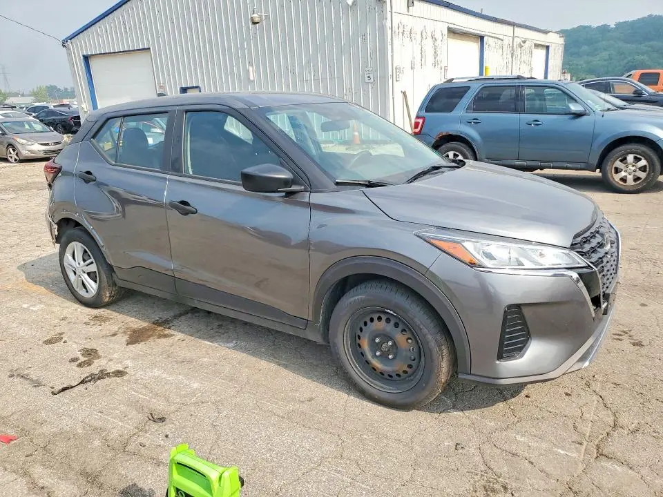 2022 NISSAN KICKS S  