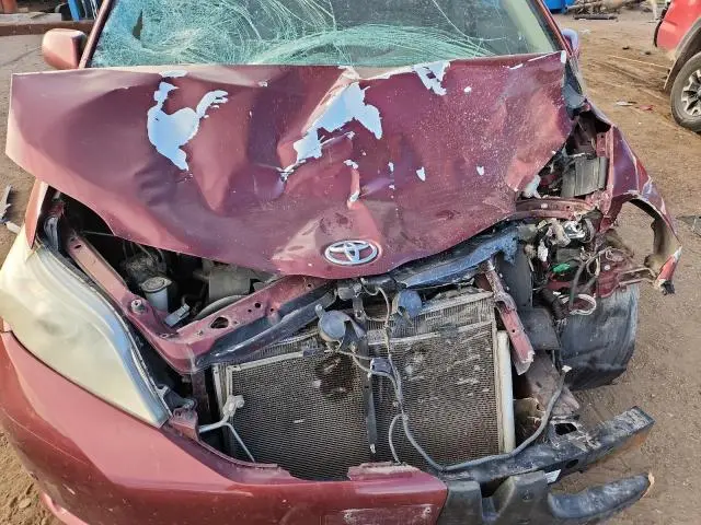 2012 TOYOTA SIENNA XLE  