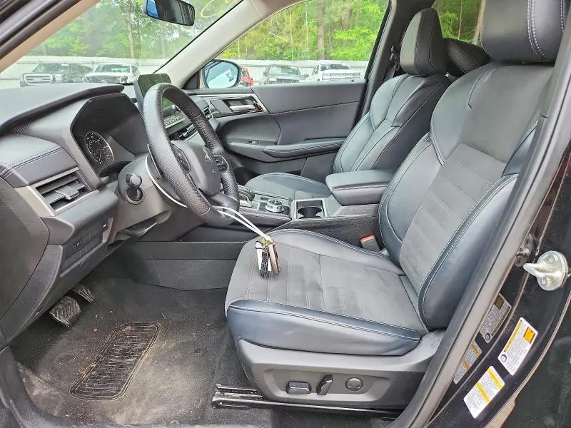 2024 MITSUBISHI OUTLANDER SE  
