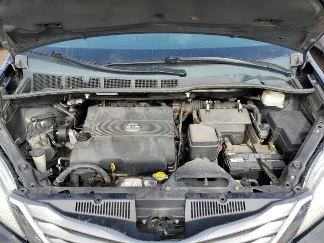 2011 TOYOTA SIENNA XLE  