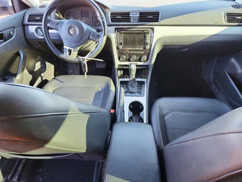 2013 VOLKSWAGEN PASSAT SE  