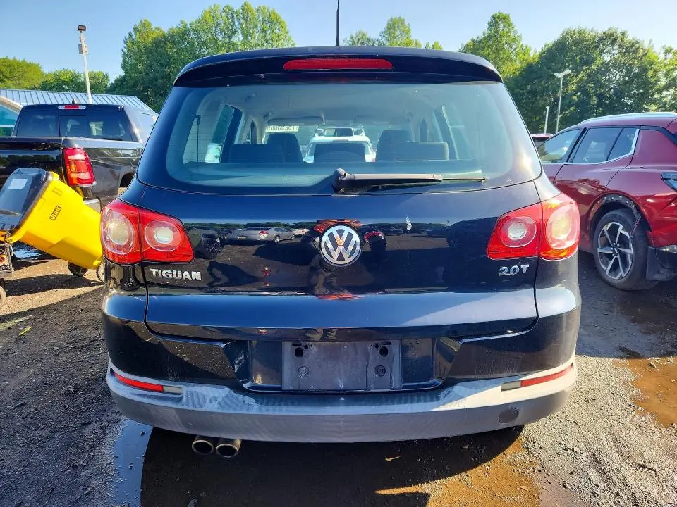 2010 VOLKSWAGEN TIGUAN S  