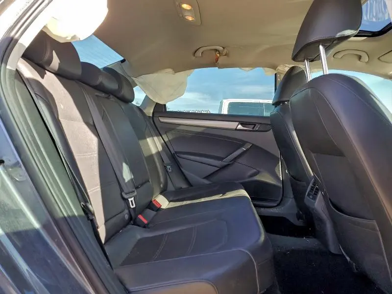 2014 VOLKSWAGEN PASSAT SE  