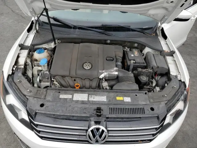 2013 VOLKSWAGEN PASSAT SE  