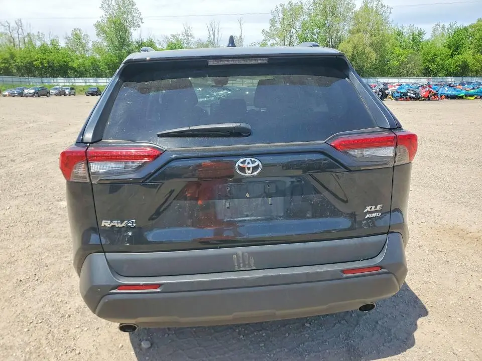 2019 TOYOTA RAV4 XLE  