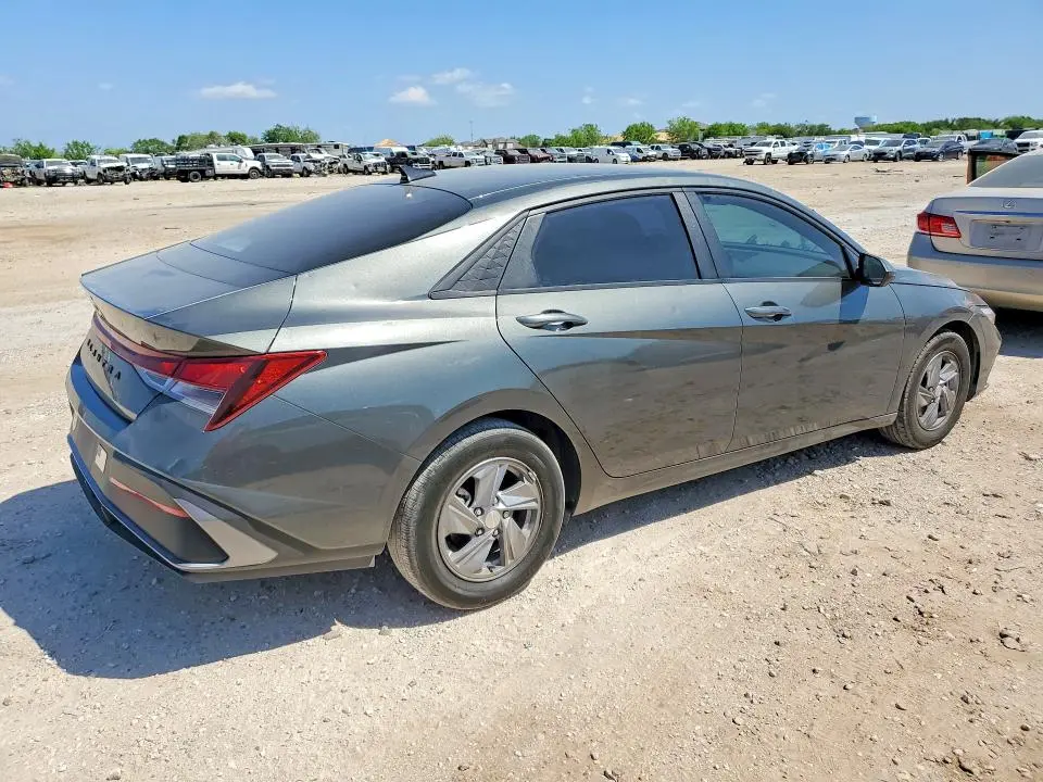 2024 HYUNDAI ELANTRA SE  