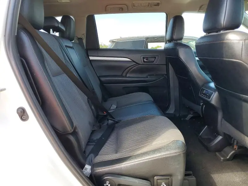 2019 TOYOTA HIGHLANDER LE PLUS  