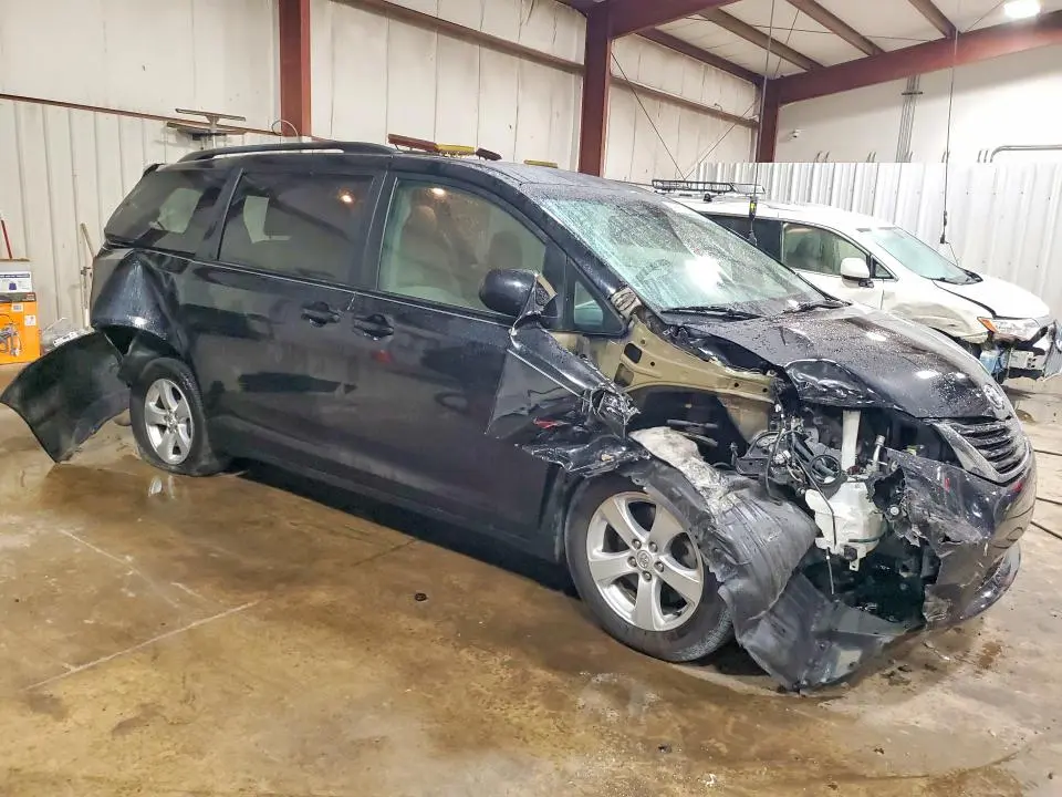 2015 TOYOTA SIENNA LE  