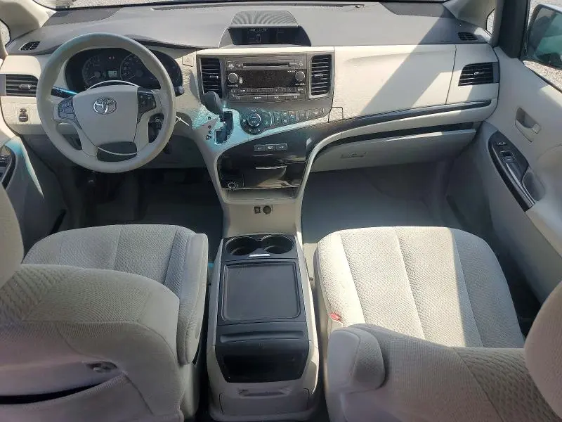 2014 TOYOTA SIENNA LE  