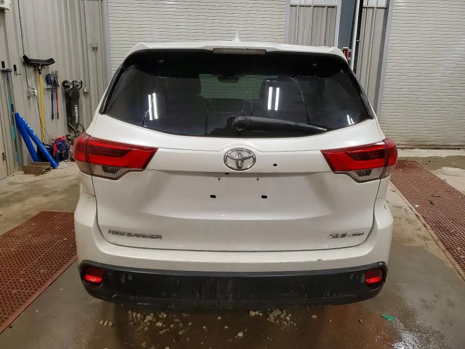 2017 TOYOTA HIGHLANDER XLE  