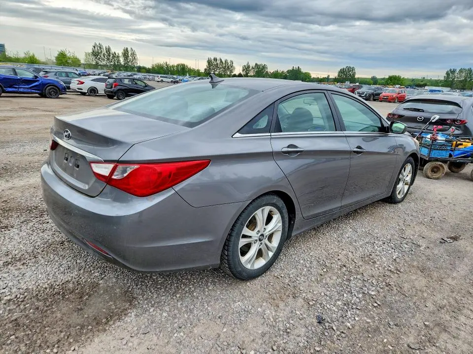 2011 HYUNDAI SONATA GLS  