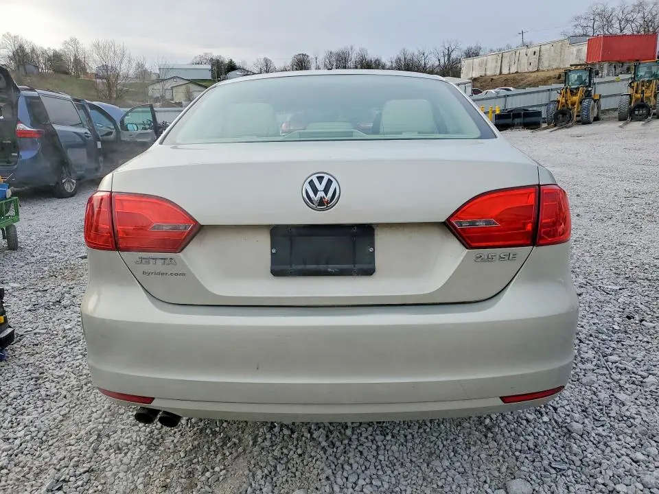 2011 VOLKSWAGEN JETTA SE  