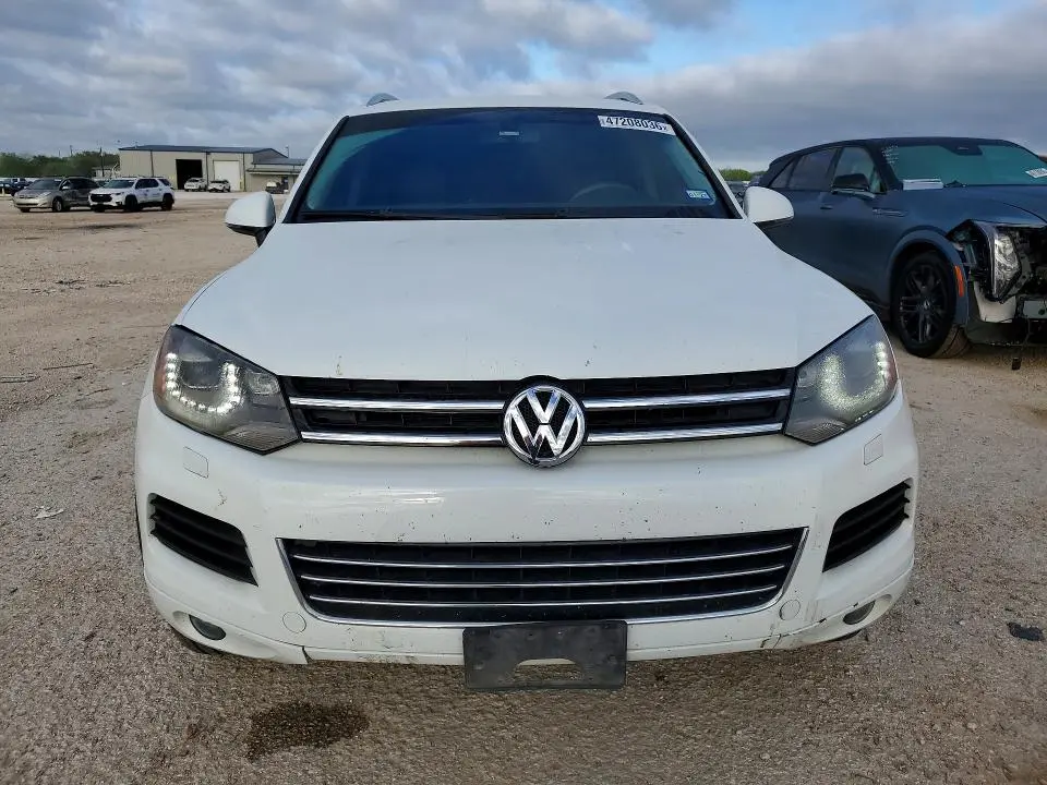 2013 VOLKSWAGEN TOUAREG   