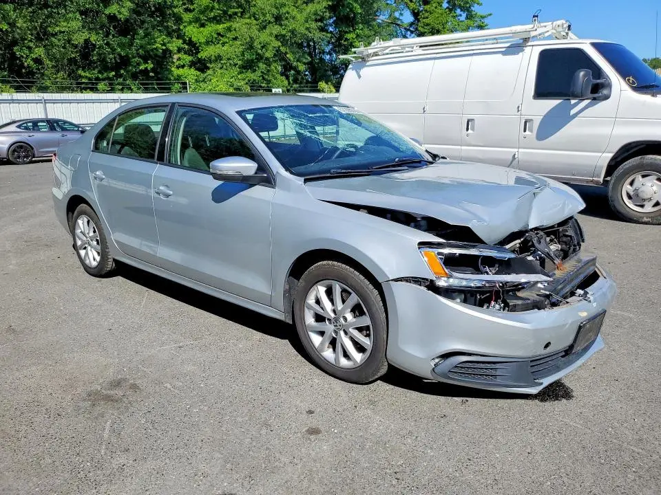 2011 VOLKSWAGEN JETTA SE  
