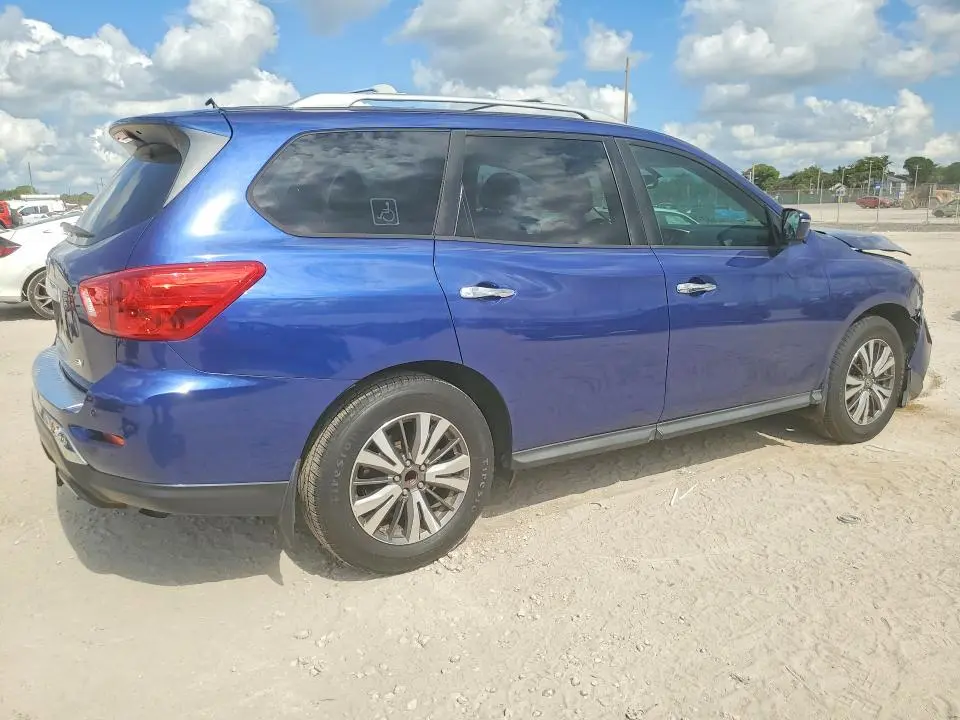 2017 NISSAN PATHFINDER SV  