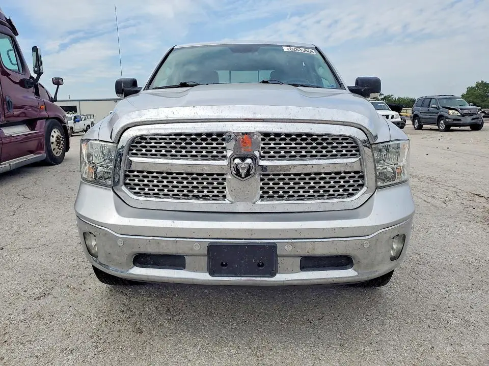 2016 RAM 1500 SLT  