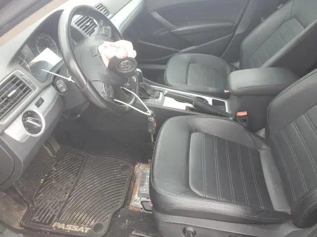2013 VOLKSWAGEN PASSAT SE  