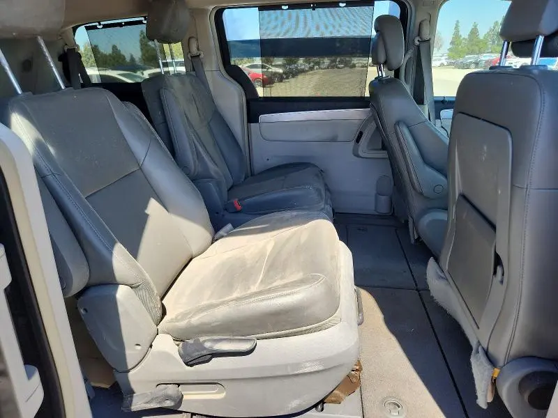 2011 VOLKSWAGEN ROUTAN SE  