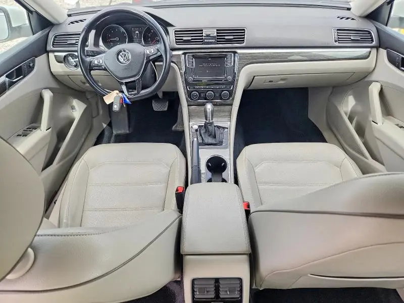 2018 VOLKSWAGEN PASSAT SE  