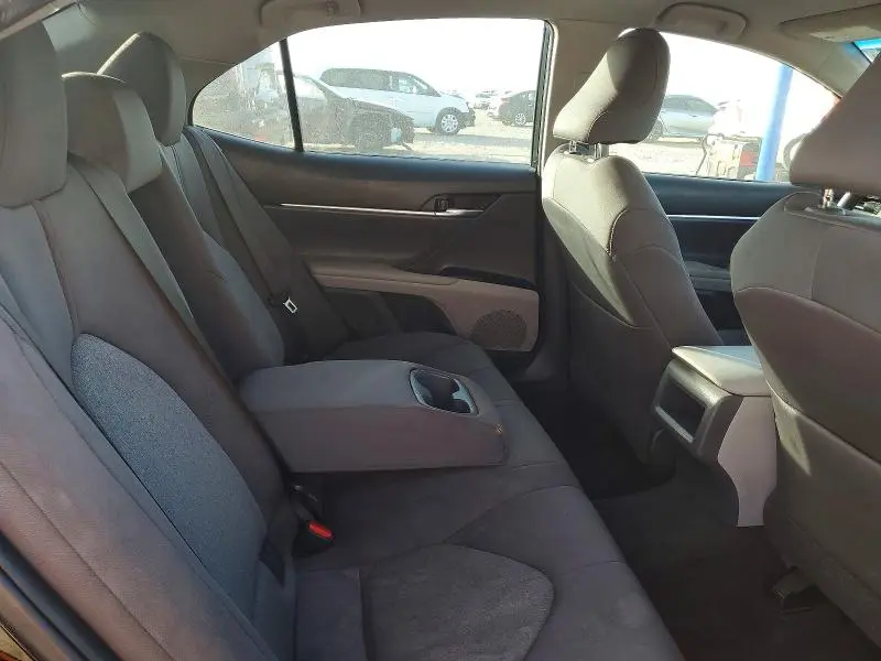2018 TOYOTA CAMRY LE  