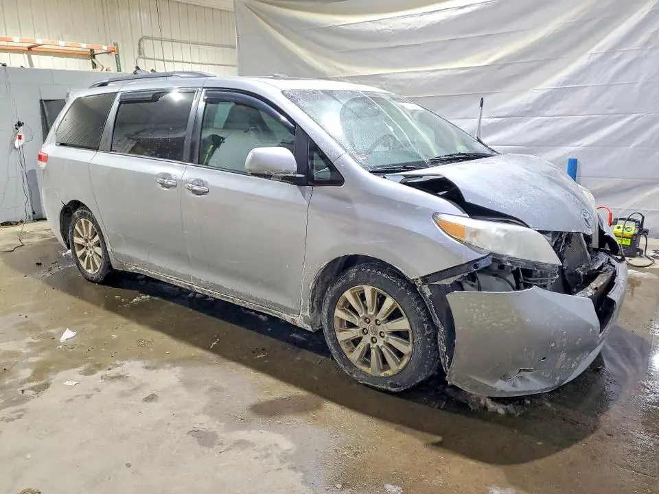 2012 TOYOTA SIENNA XLE  