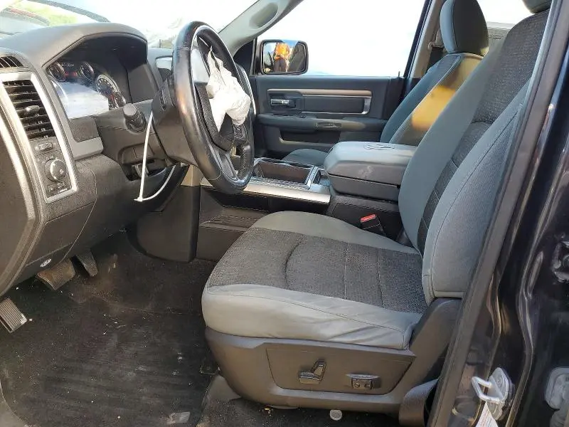 2013 RAM 1500 SLT  