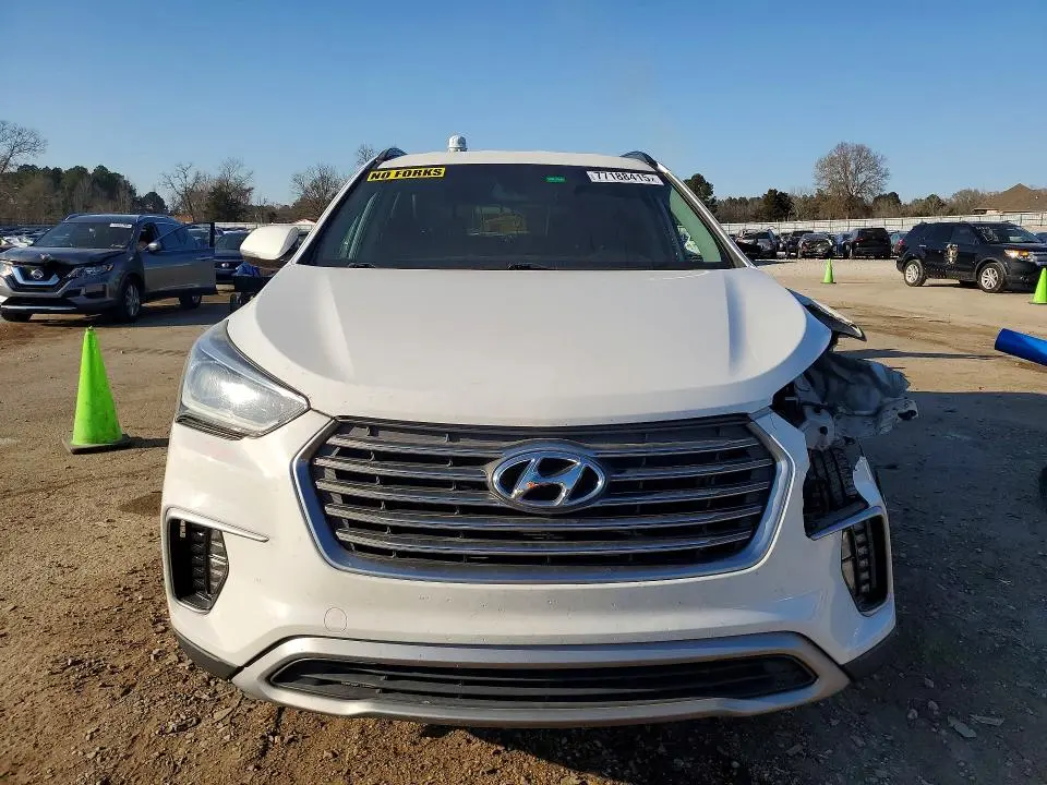 2018 HYUNDAI SANTA FE SE  