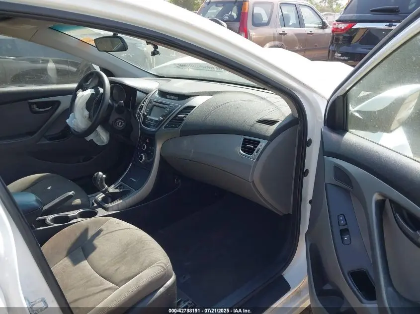 2016 HYUNDAI ELANTRA SE
