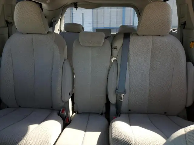 2012 TOYOTA SIENNA LE  