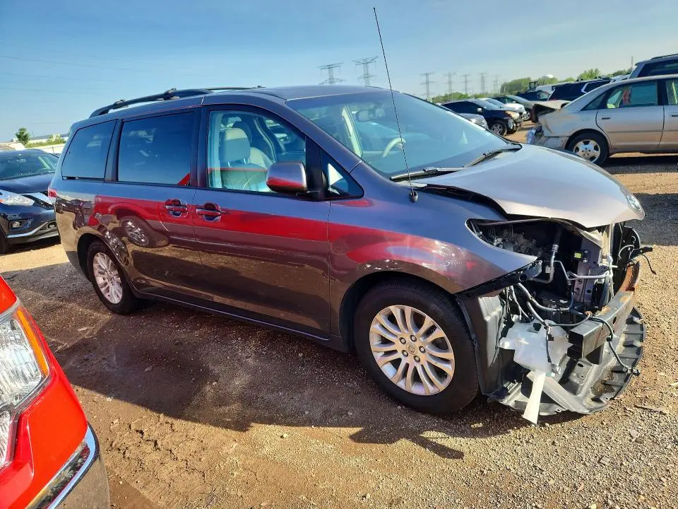2014 TOYOTA SIENNA XLE 8-PASSENGER  